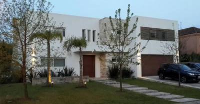 Casa 4 dormitorios en venta en Nordelta, Tigre