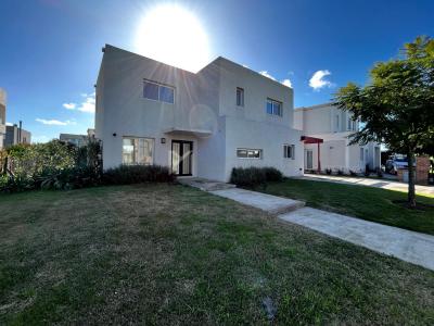 Casa 3 dormitorios en venta en Puertos, Escobar