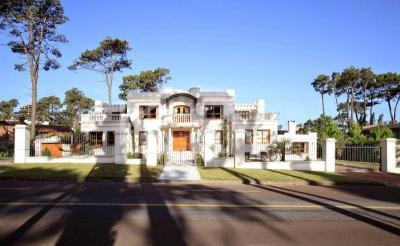 Casa 5 dormitorios en venta en Punta del Este, Punta del Este