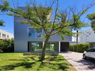 Casa 4 dormitorios en venta en Nordelta, Tigre