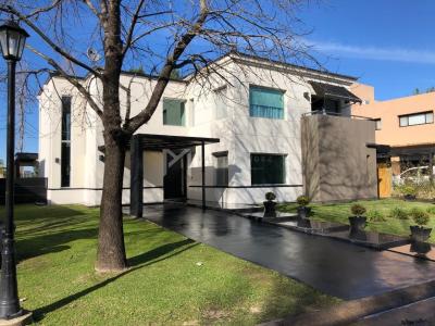 Casa 5 dormitorios en venta en Villanueva, Tigre