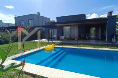 Casa 4 dormitorios en venta en Puertos, Escobar