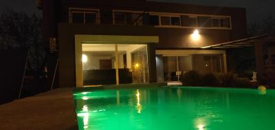 Casa 5 dormitorios en alquiler temporario en Los Pilares, Pilar