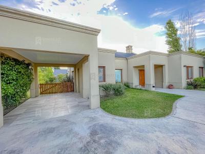 Casa 2 dormitorios en alquiler temporario en Arroyo Dulce, Lujan