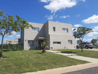 Casa 3 dormitorios en alquiler en Puertos, Escobar