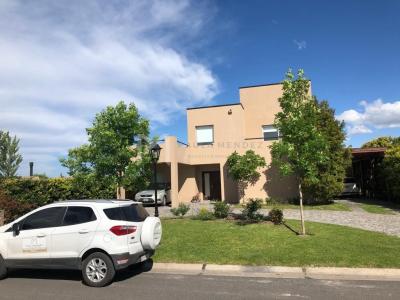Casa 4 dormitorios en alquiler temporario en Villanueva, Tigre