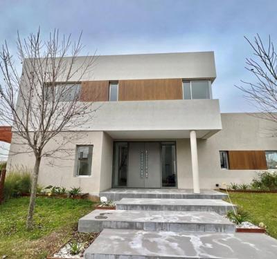 Casa 4 dormitorios en venta en Nordelta, Tigre