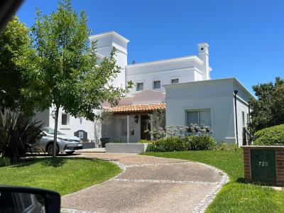Casa 4 dormitorios en venta en Santa Barbara, Tigre