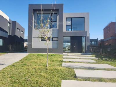 Casa 4 dormitorios en venta en Nordelta, Tigre