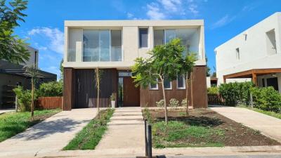 Casa 4 dormitorios en venta en Nordelta, Tigre