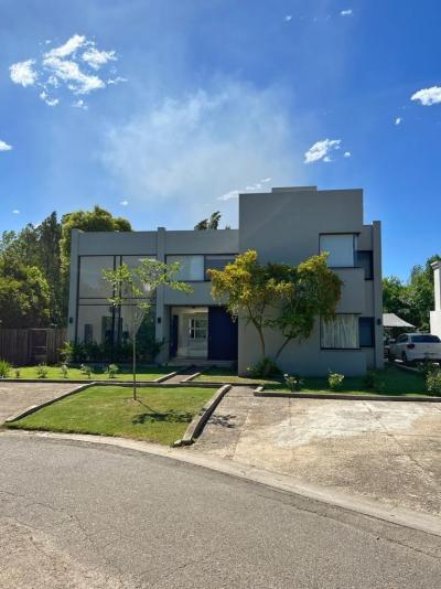 Casa 4 dormitorios en venta en Pilar