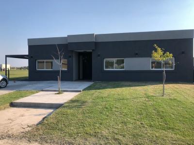 Casa 4 dormitorios en venta en El Naudir, Escobar