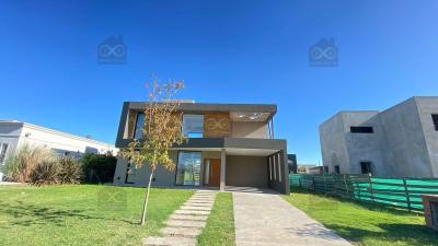 Casa 3 dormitorios en venta en Puertos, Escobar