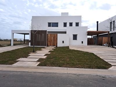 Casa 5 dormitorios en venta en Puertos, Escobar