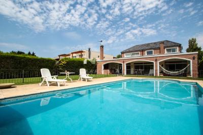Casa 4 dormitorios en venta en Ayres De Pilar, Pilar