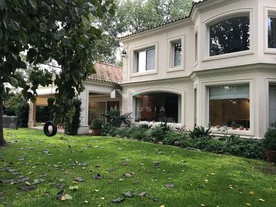 Casa 5 dormitorios en venta en Ayres De Pilar, Pilar