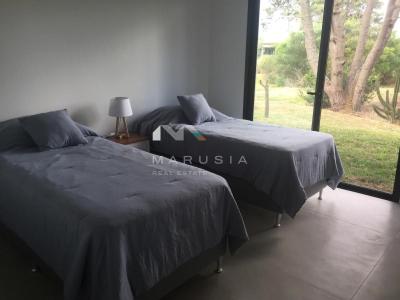 Casa 4 dormitorios en venta en Punta del Este, Punta del Este