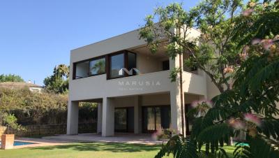Casa 4 dormitorios en venta en Madrid
