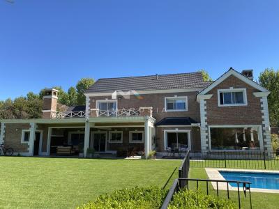 Casa 4 dormitorios en venta en Ayres Del Pilar, Pilar