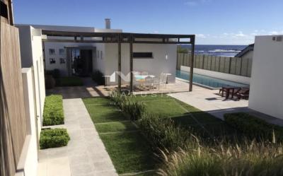 Casa 4 dormitorios en venta en Punta del Este, Punta del Este