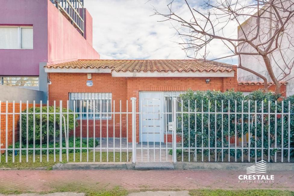 Casa 2 dormitorios en venta, Maciel 1000, Alberdi, Rosario